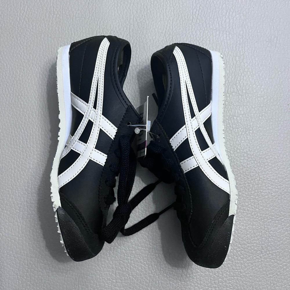 NWT - ASICS Onitsuka Tiger Mexico 66 Kids’ Sneakers - Size 12, 1 - Picture 4 of 9